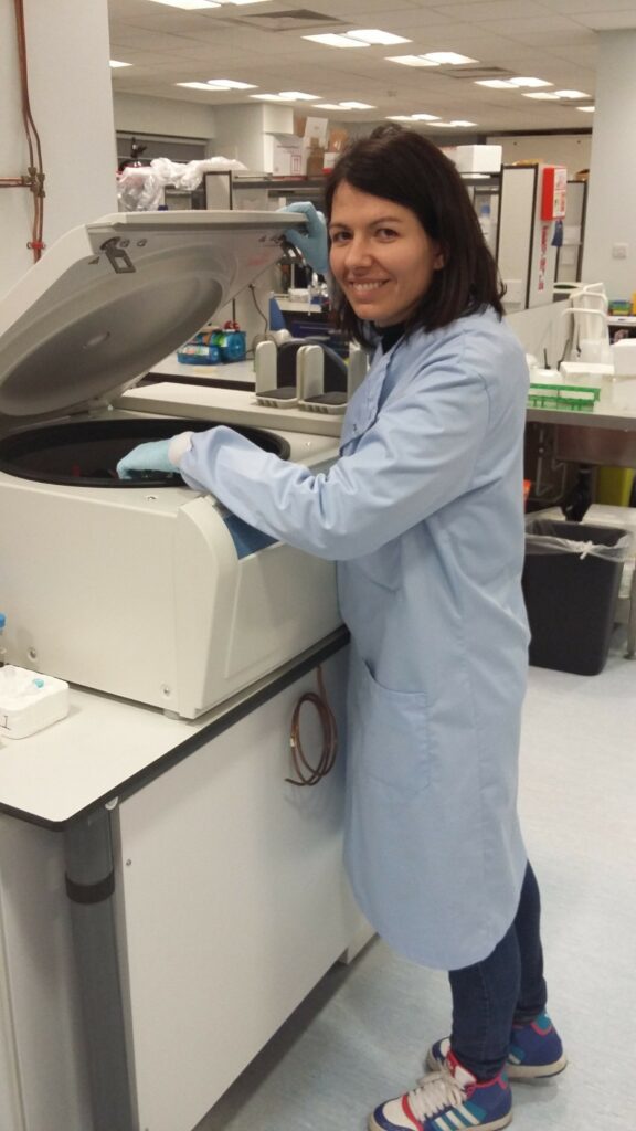 Dr Samanta Mariani in lab