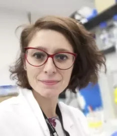 Dr Maria Teresa in the lab